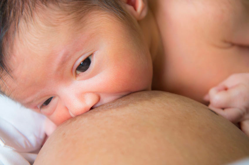 Breastfeeding In Public Is Hard. For Plus-Size Women, It's Even