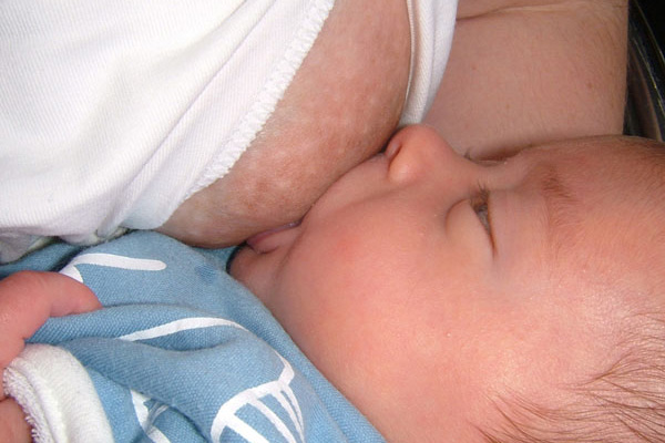 https://breastfeeding.support/wp-content/uploads/2014/06/nipple-shields-good-or-bad-2w.jpg