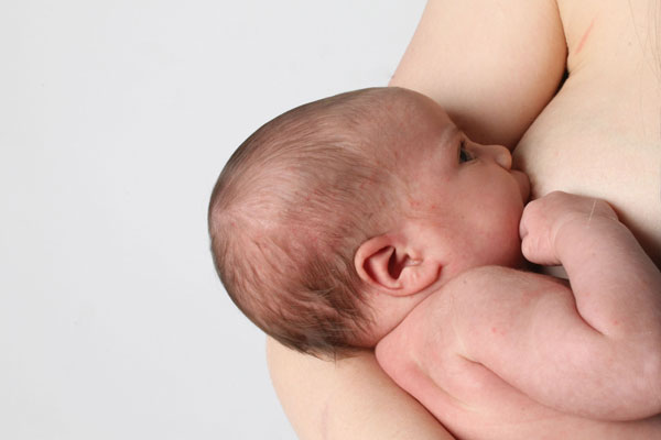 10 Tips for Breastfeeding a Newborn Baby – Kindred Bravely