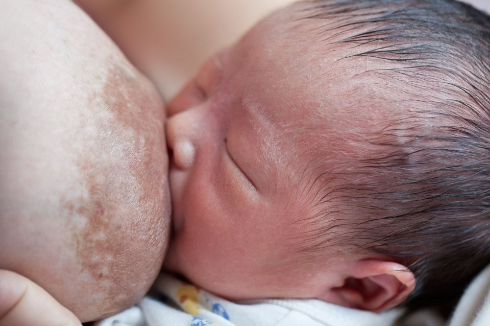 Managing Leaking while Breastfeeding