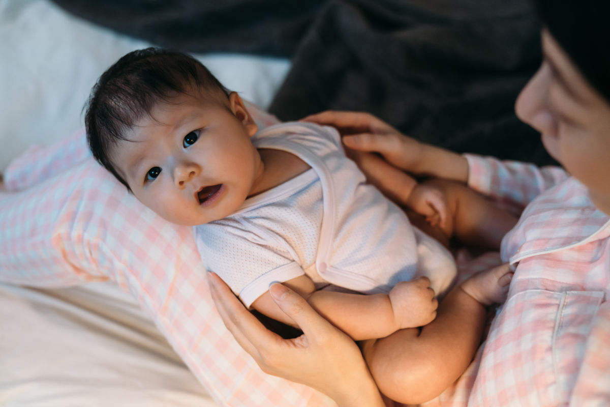 Baby waking up deals to comfort nurse