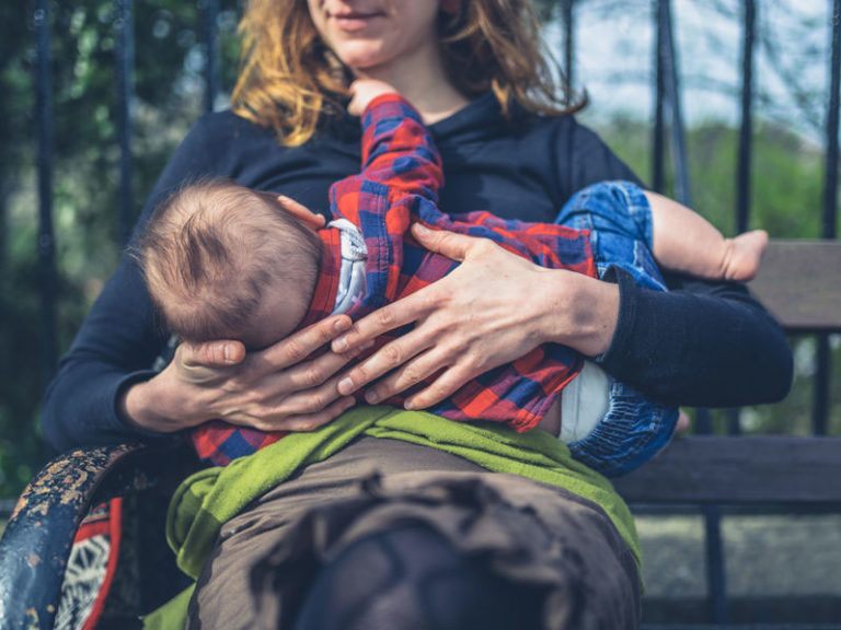 Is There a Difference Between Breast Milk and Formula? Breastfeeding